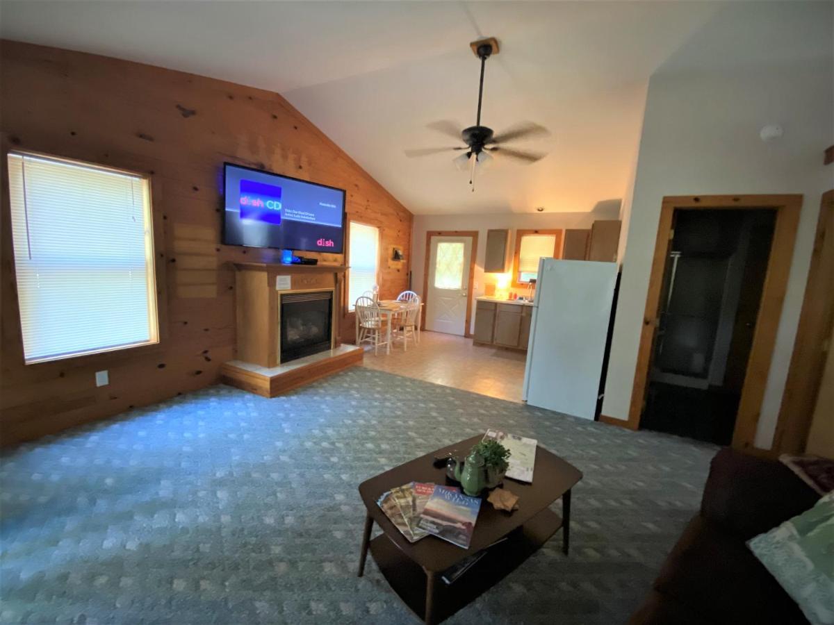 Cedar Creek Cabins #1 - Giant Spa Tub, Large Wooded Porch, Full Kitchen, 1 Bedroom Eureka Springs Exterior foto