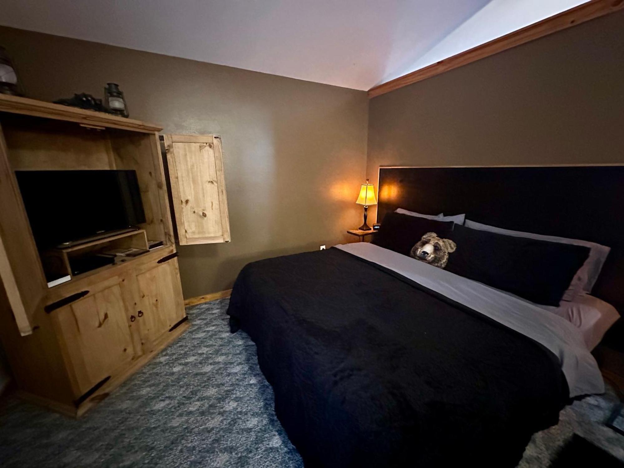 Cedar Creek Cabins #1 - Giant Spa Tub, Large Wooded Porch, Full Kitchen, 1 Bedroom Eureka Springs Exterior foto